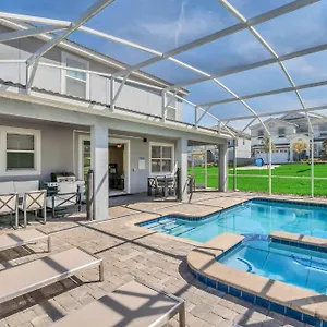 Holiday home 8br Luxury - Sleeps 22 - Near Disney With Pool & Hot Tub!, Davenport